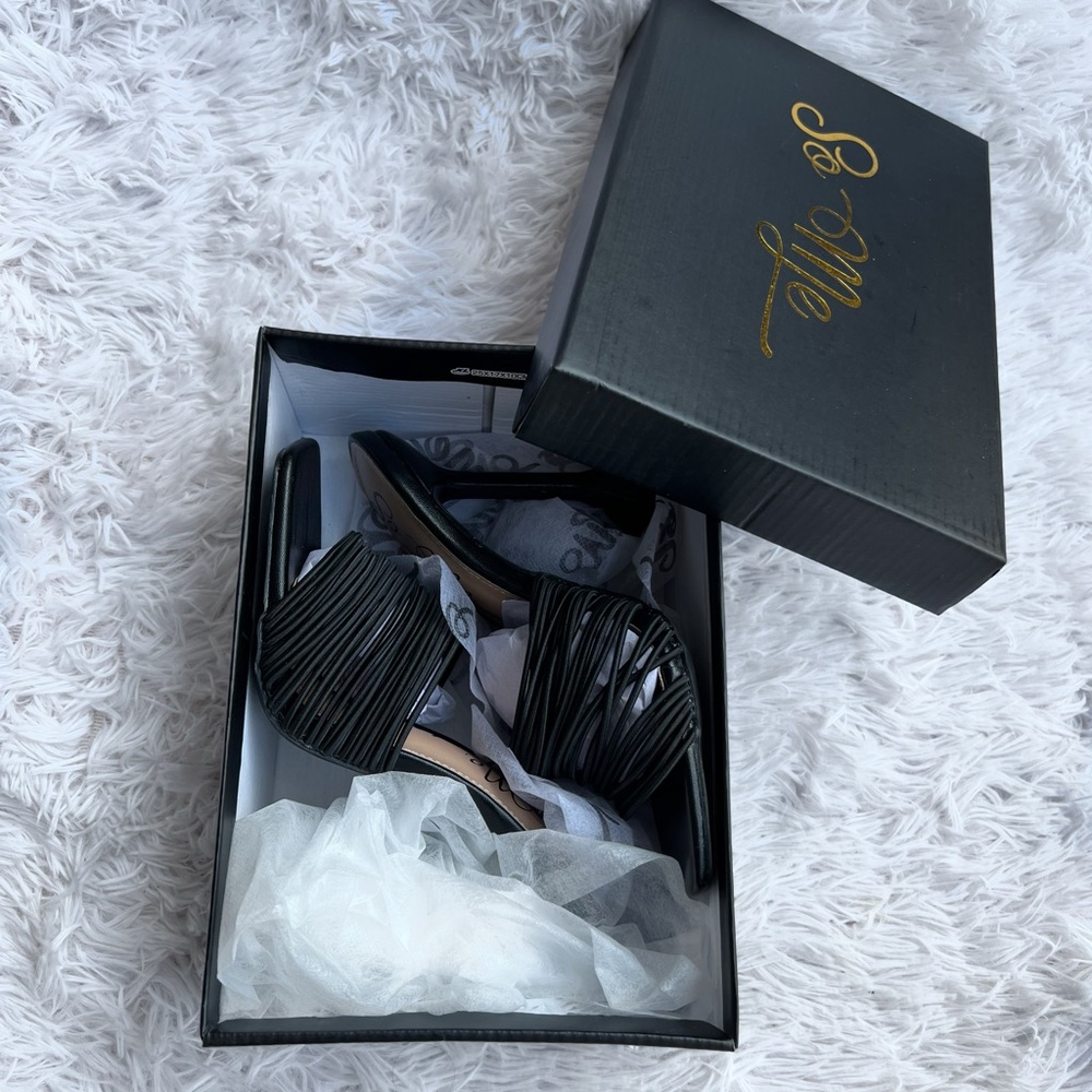 BRAND NEW trendy heels